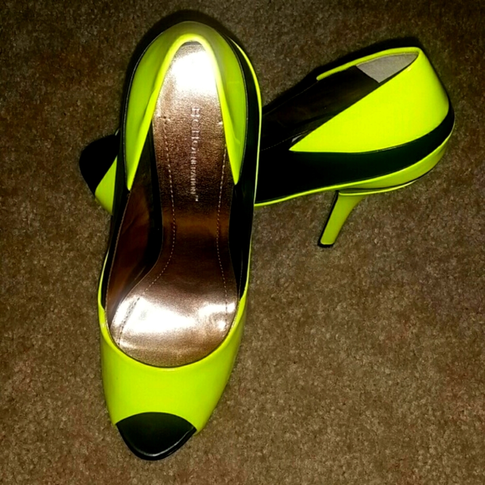 BCBG neon yellow patent shoes